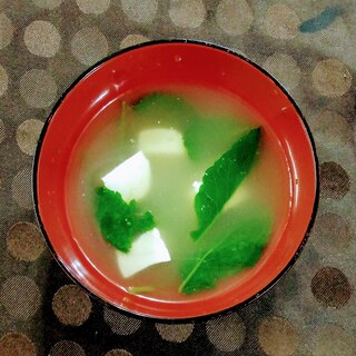 豆腐とラディッシュの葉の味噌汁
